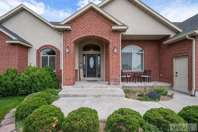 9232 N Mapleview Drive, Idaho Falls, ID 83401