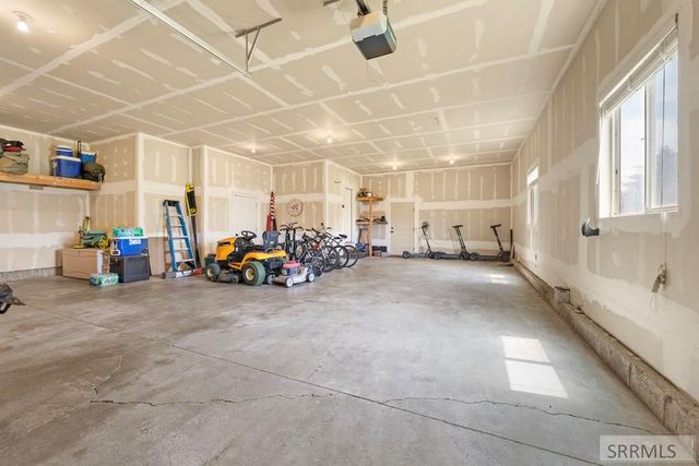 9232 N Mapleview Drive, Idaho Falls, ID 83401