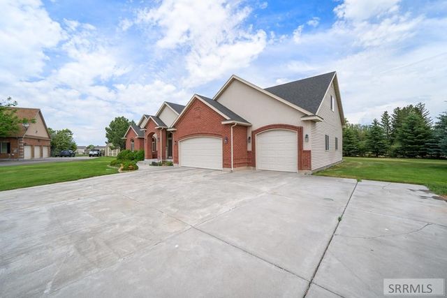 9232 N Mapleview Drive, Idaho Falls, ID 83401