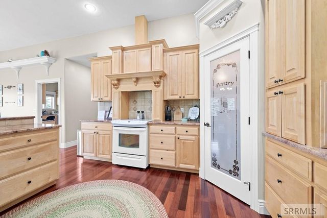 9232 N Mapleview Drive, Idaho Falls, ID 83401