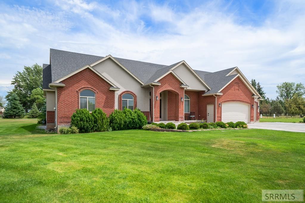 9232 N Mapleview Drive, Idaho Falls, ID 83401