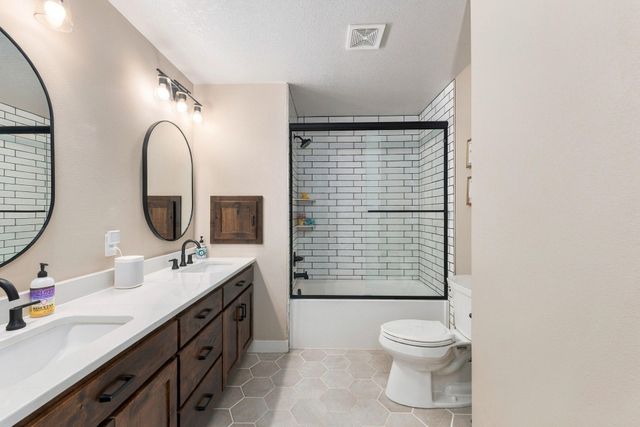 2815 PYLE Lane E, West Fargo, ND 58078