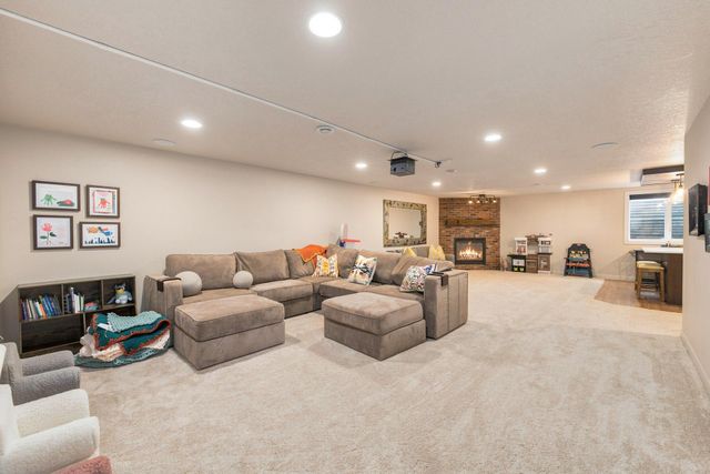 2815 PYLE Lane E, West Fargo, ND 58078