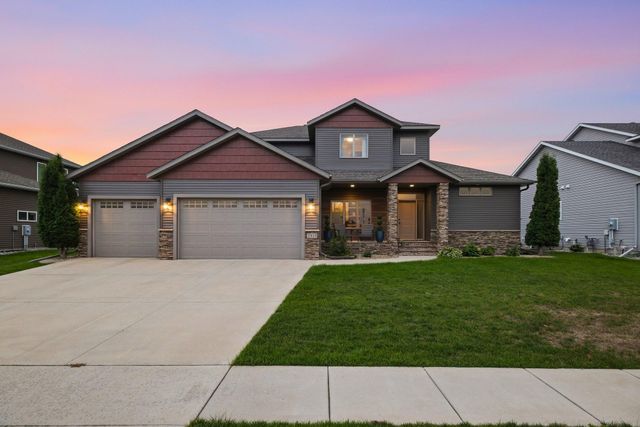 2815 PYLE Lane E, West Fargo, ND 58078