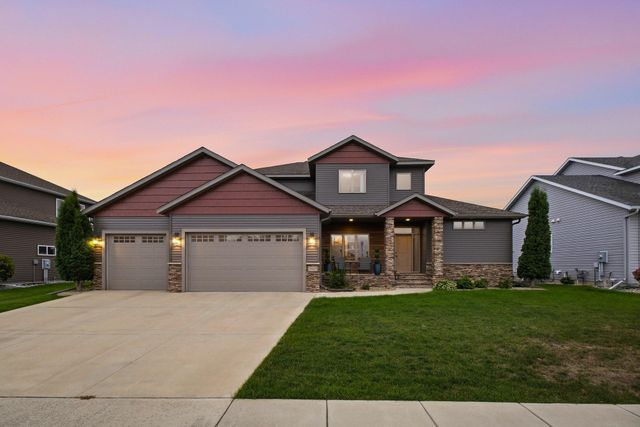 2815 PYLE Lane E, West Fargo, ND 58078