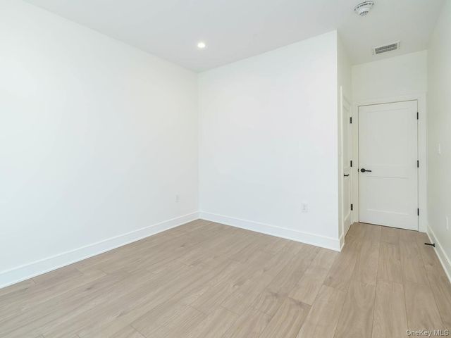 24 Lumber Road 3, Roslyn, NY 11576