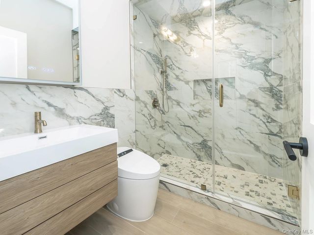 24 Lumber Road 3, Roslyn, NY 11576