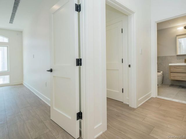 24 Lumber Road 3, Roslyn, NY 11576