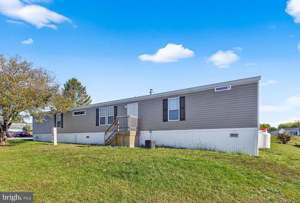 48 DALLAS DR, Grantville, PA 17028