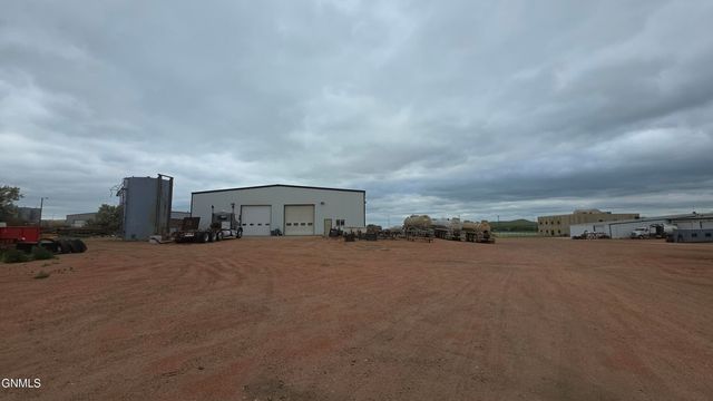 3711 4th Avenue NE, Watford City, ND 58854