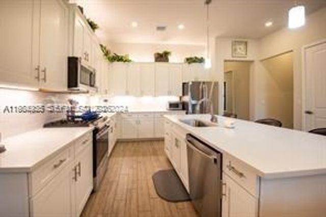 7637 S Blue Spring Dr 7637, Parkland, FL 33067