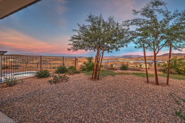 70 Lake Bluff Court, Henderson, NV 89011