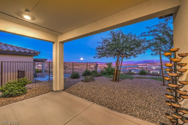 70 Lake Bluff Court, Henderson, NV 89011