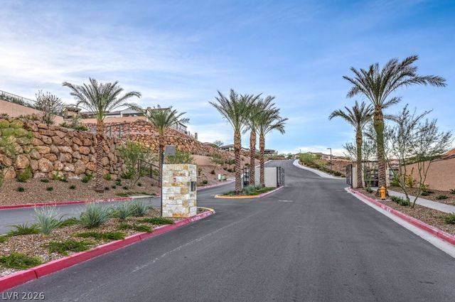 70 Lake Bluff Court, Henderson, NV 89011