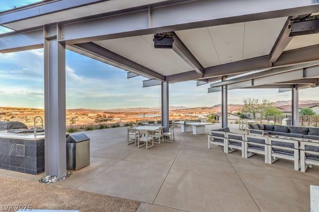 70 Lake Bluff Court, Henderson, NV 89011