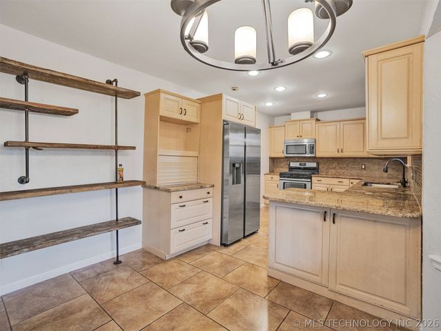 8715 S 65th East Place, Tulsa, OK 74133