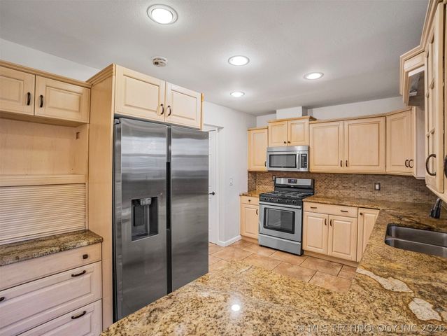 8715 S 65th East Place, Tulsa, OK 74133