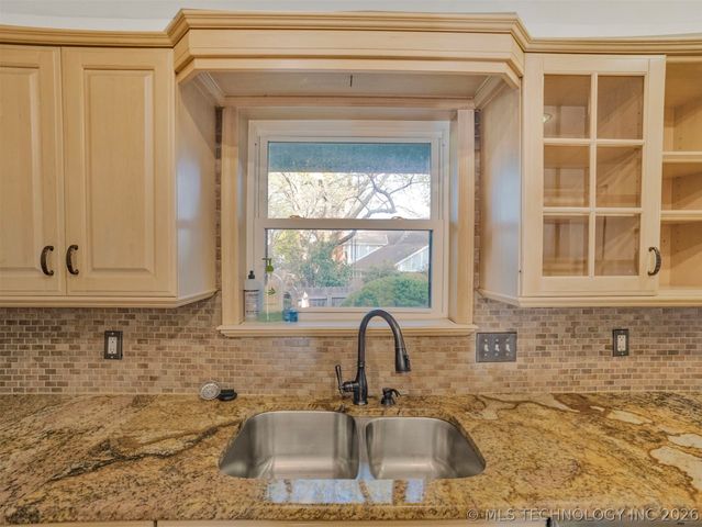 8715 S 65th East Place, Tulsa, OK 74133