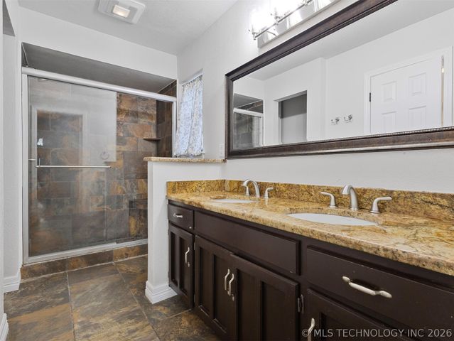 8715 S 65th East Place, Tulsa, OK 74133