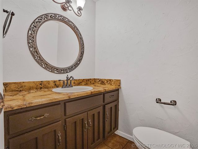 8715 S 65th East Place, Tulsa, OK 74133