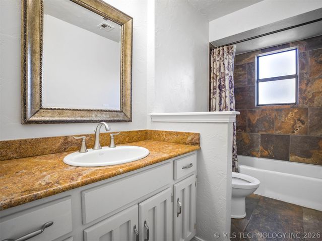 8715 S 65th East Place, Tulsa, OK 74133