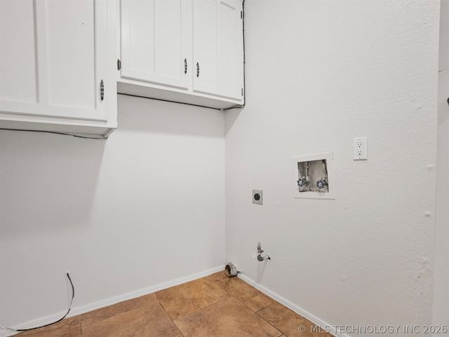 8715 S 65th East Place, Tulsa, OK 74133