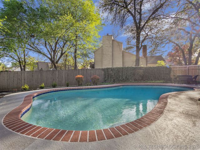 8715 S 65th East Place, Tulsa, OK 74133