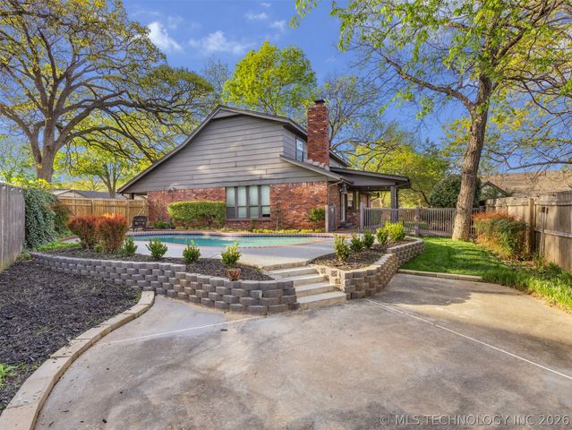 8715 S 65th East Place, Tulsa, OK 74133