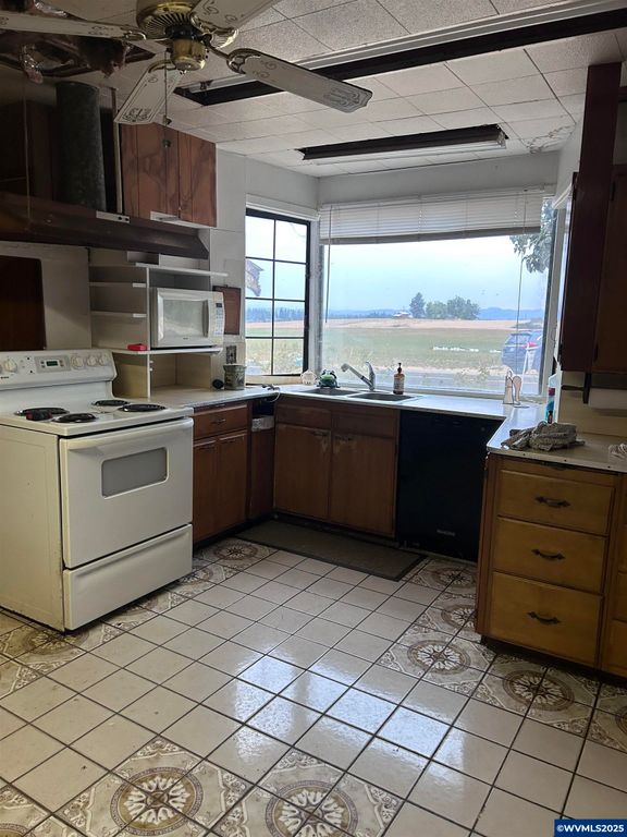 Image 10 of property listing at 5720 NE Duniway Rd, Dayton, OR 97114