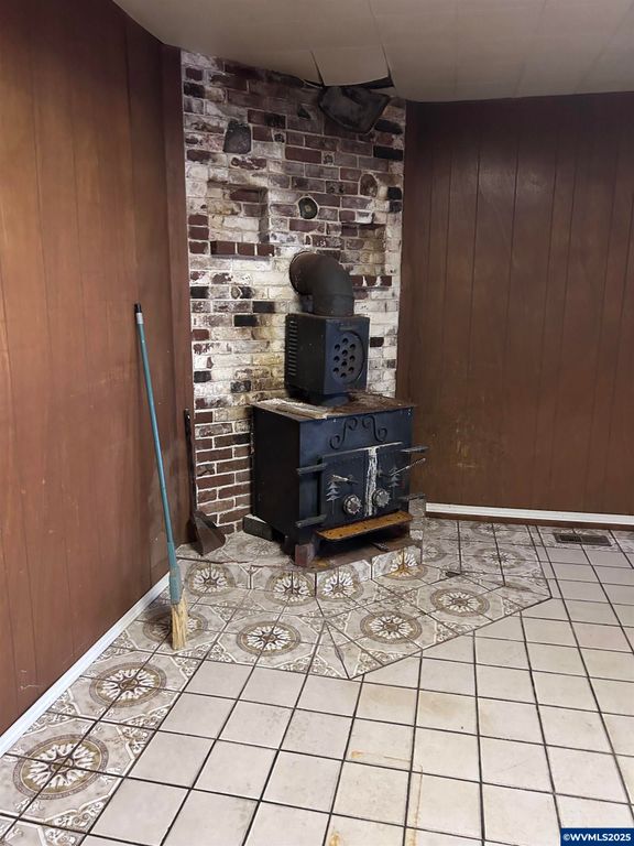 Image 11 of property listing at 5720 NE Duniway Rd, Dayton, OR 97114