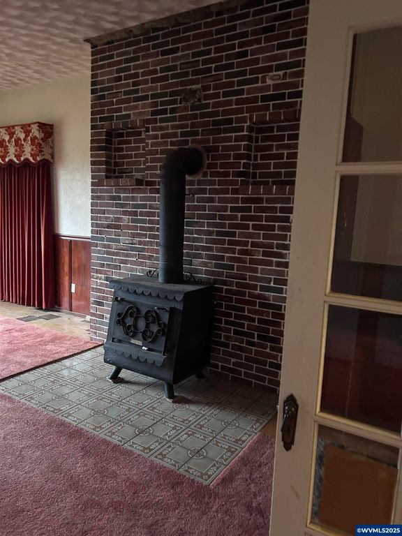 Image 14 of property listing at 5720 NE Duniway Rd, Dayton, OR 97114