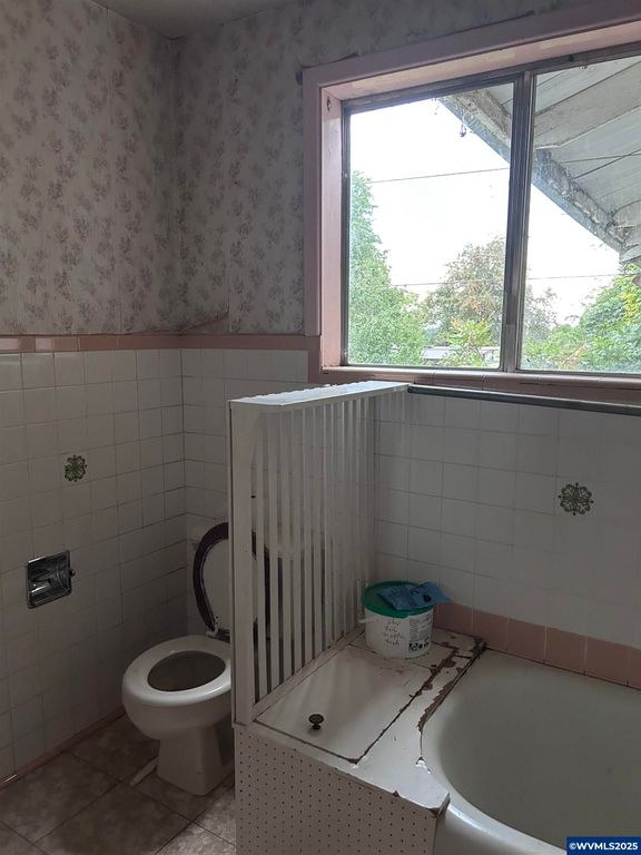 Image 19 of property listing at 5720 NE Duniway Rd, Dayton, OR 97114