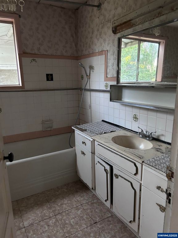 Image 20 of property listing at 5720 NE Duniway Rd, Dayton, OR 97114