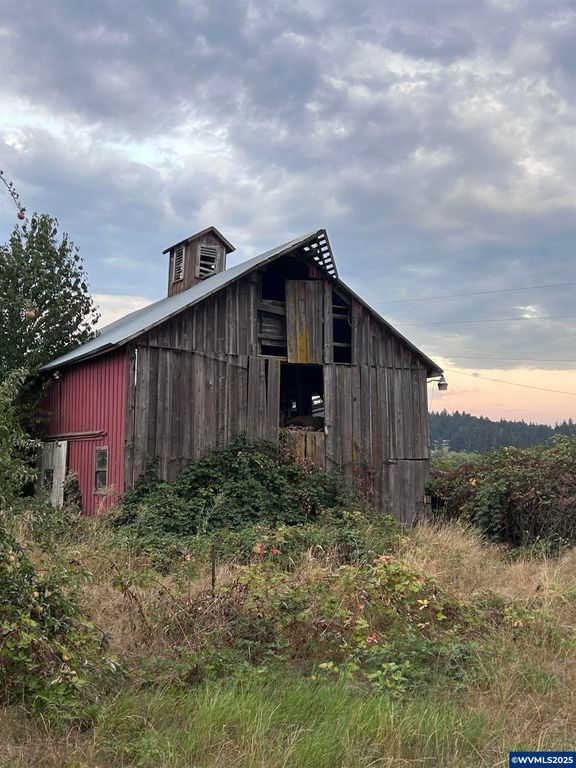 Image 32 of property listing at 5720 NE Duniway Rd, Dayton, OR 97114