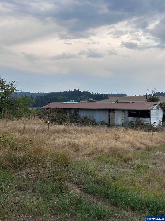 Image 33 of property listing at 5720 NE Duniway Rd, Dayton, OR 97114