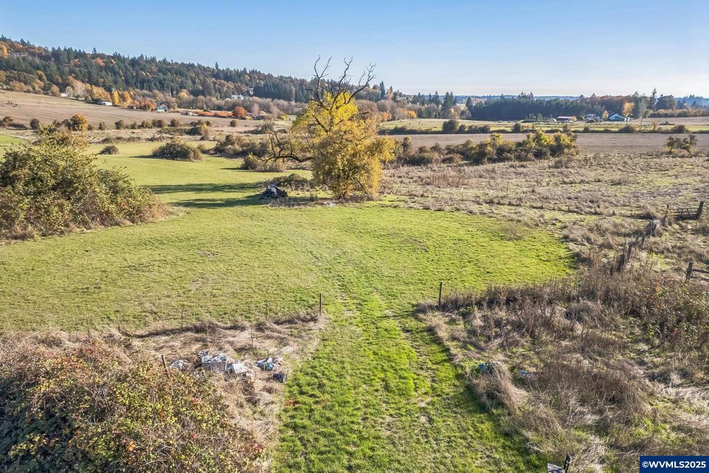 Image 36 of property listing at 5720 NE Duniway Rd, Dayton, OR 97114