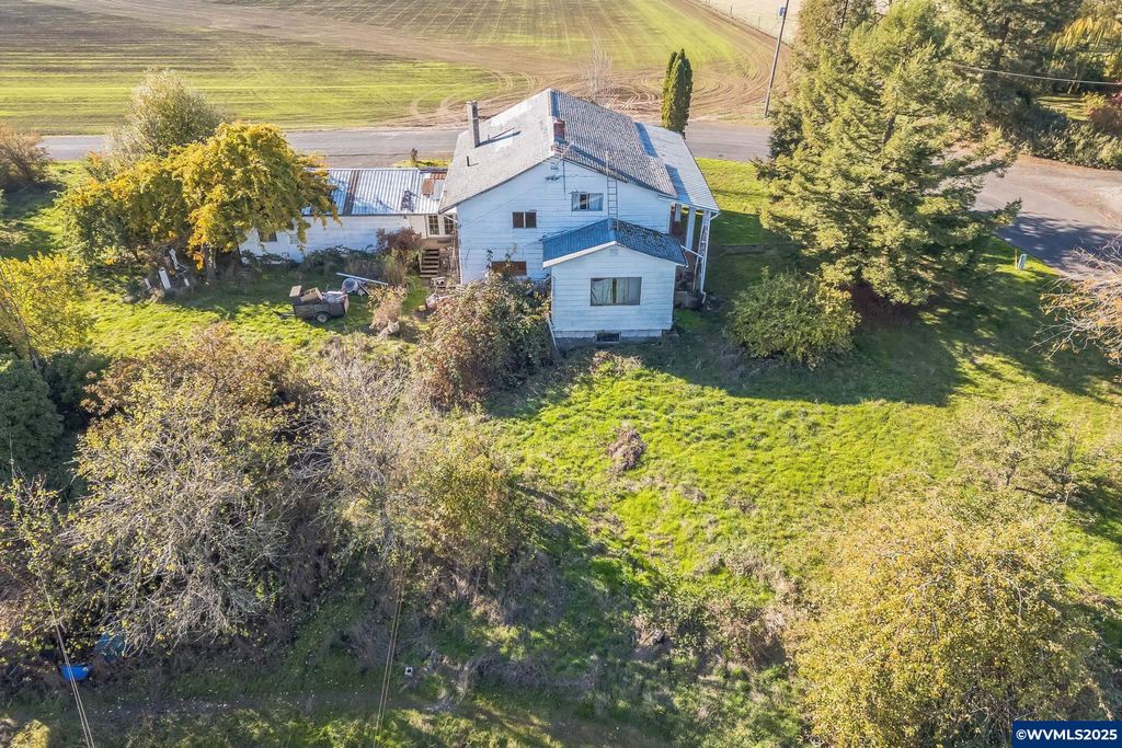 Image 39 of property listing at 5720 NE Duniway Rd, Dayton, OR 97114