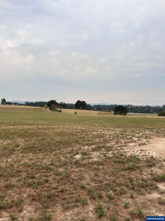 Image 6 of property listing at 5720 NE Duniway Rd, Dayton, OR 97114