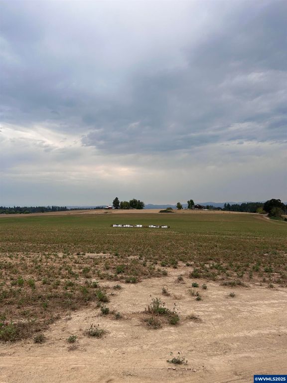 Image 7 of property listing at 5720 NE Duniway Rd, Dayton, OR 97114