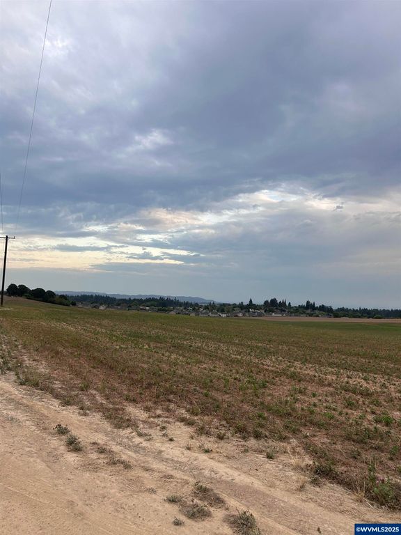 Image 8 of property listing at 5720 NE Duniway Rd, Dayton, OR 97114