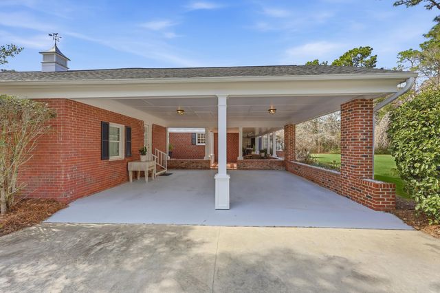 429 Fox Bay Rd., Loris, SC 29569