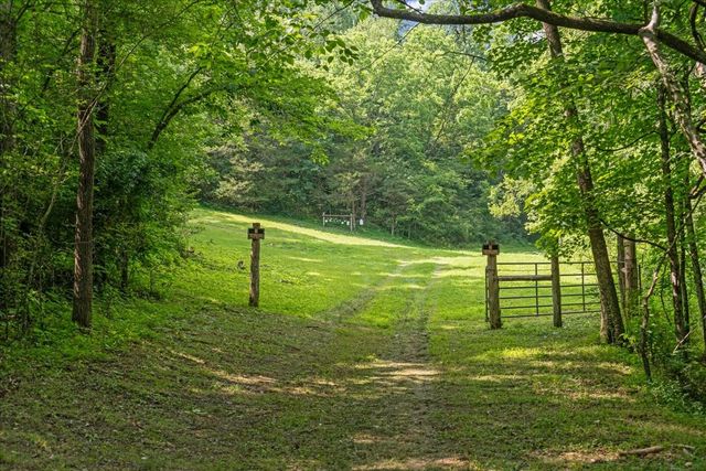 1551 Rhotons Chapel Rd, Manchester, TN 37355
