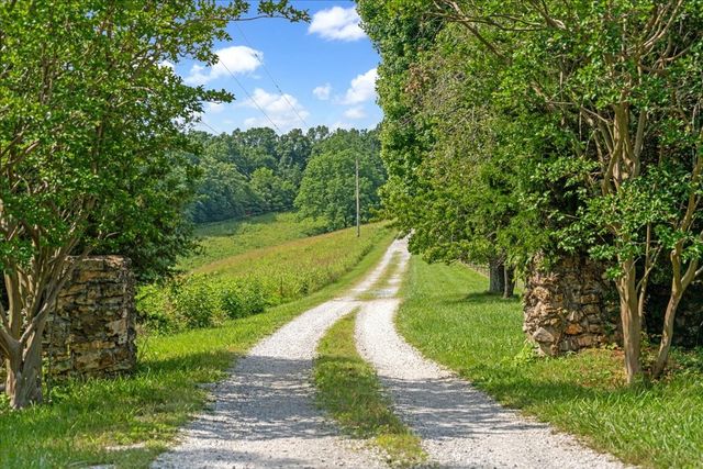 1551 Rhotons Chapel Rd, Manchester, TN 37355
