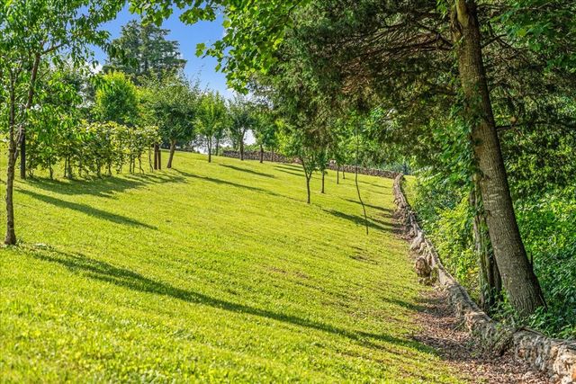 1551 Rhotons Chapel Rd, Manchester, TN 37355
