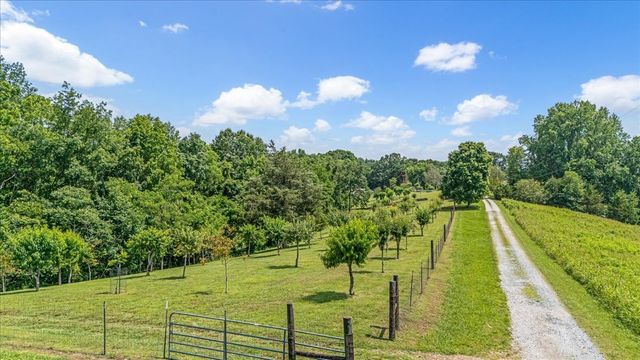 1551 Rhotons Chapel Rd, Manchester, TN 37355
