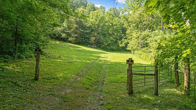 1551 Rhotons Chapel Rd, Manchester, TN 37355