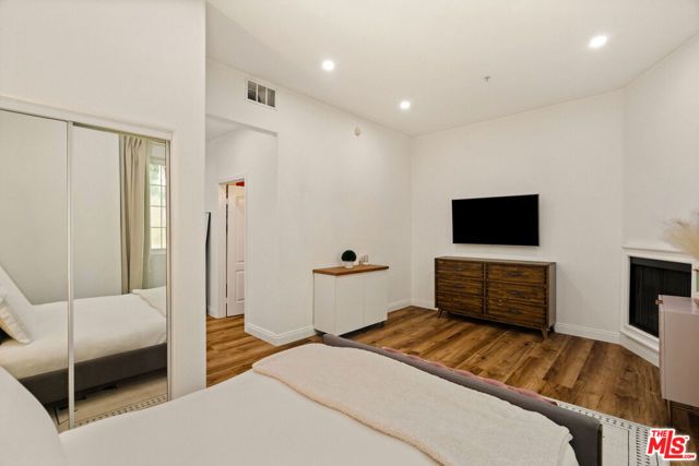 7101 La Tijera Boulevard J101, Los Angeles, CA 90045