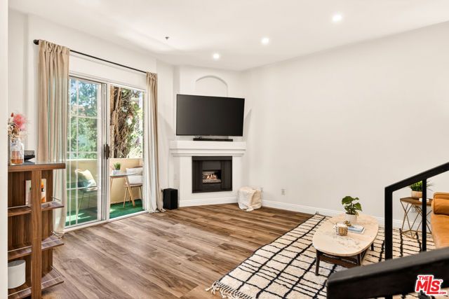 7101 La Tijera Boulevard J101, Los Angeles, CA 90045