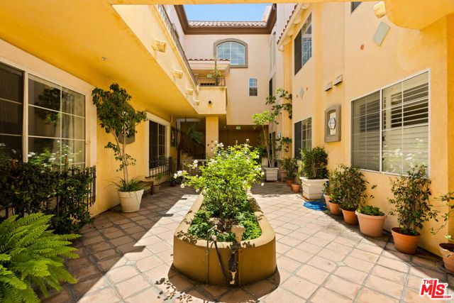 7101 La Tijera Boulevard J101, Los Angeles, CA 90045