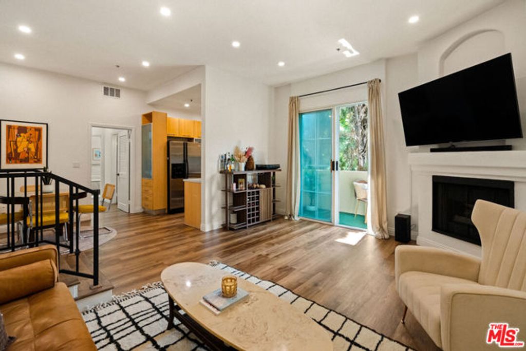 7101 La Tijera Boulevard J101, Los Angeles, CA 90045